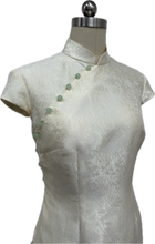 Load image into Gallery viewer, Tracy Silk Cap Sleeve Cheongsam