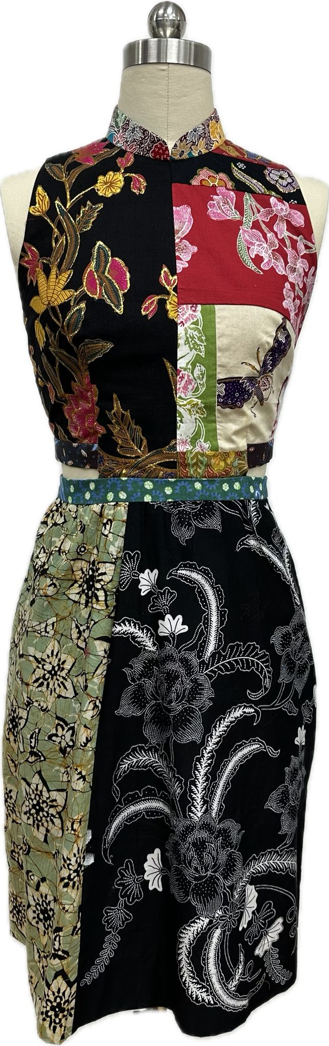 Charista Batik Sleeveless Cheongsam